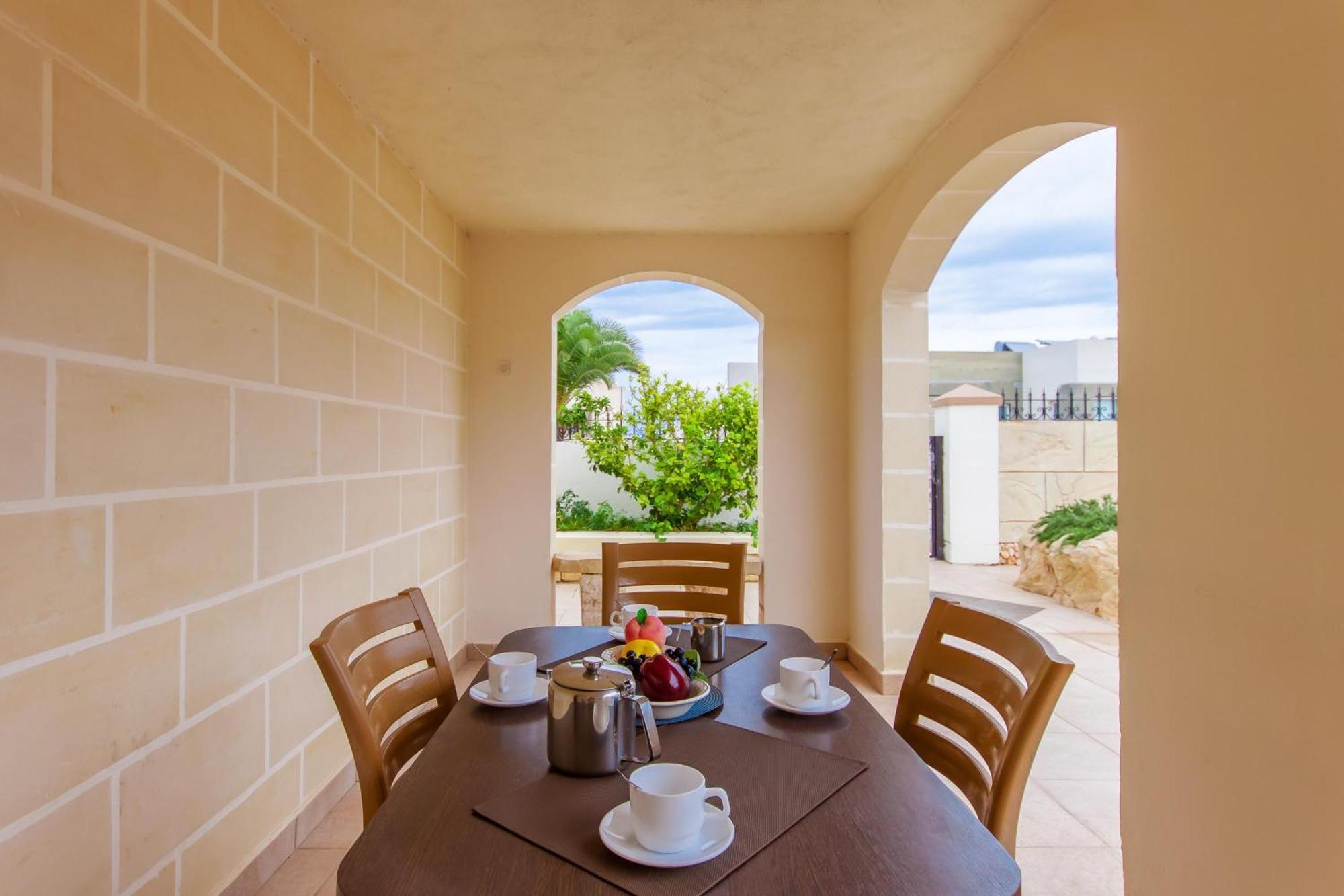 Villa & Pool Apartments In Mellieha Bay מראה חיצוני תמונה